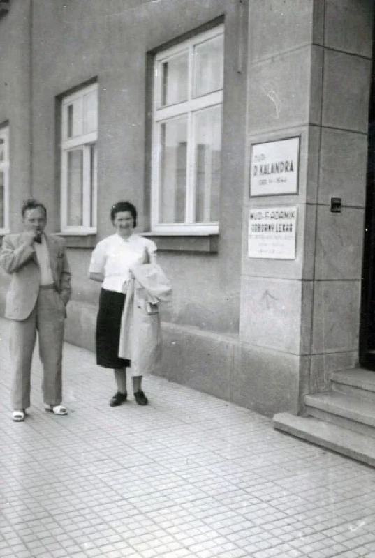 Rok 1940, Vsetín, Dolní Náměstí a první sídlo ORL ordinace MUDr. Adamíka