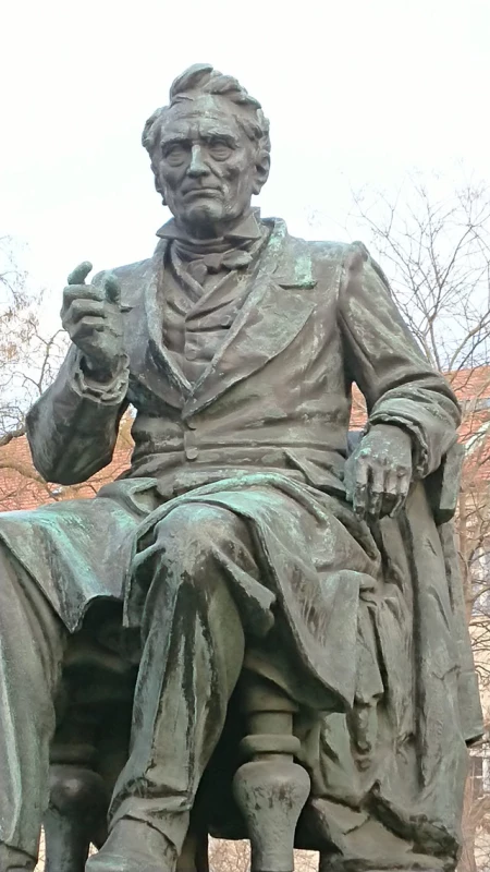 Socha J. E. Purkyně na pražském Karlově náměstí.