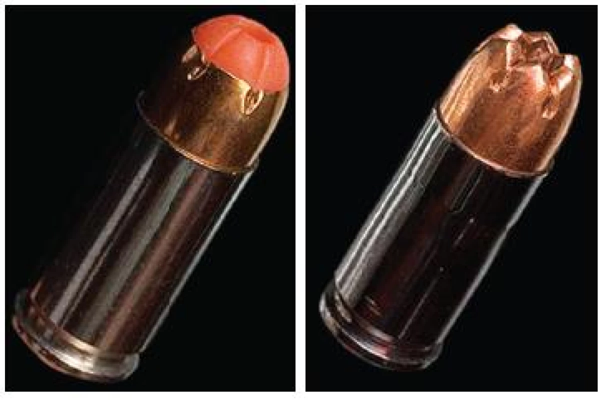 Pistolové náboje Extreme Shock se střelami ultrafrangible rozpadajícími se v měkkých tkáních (vlevo náboj AFR, vpravo FF).