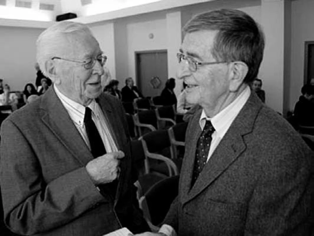 Setkání dvou významných představitelů české dětské nefrologie, prof. Jiřího Švorce (vlevo) a prof. Jana Jandy.