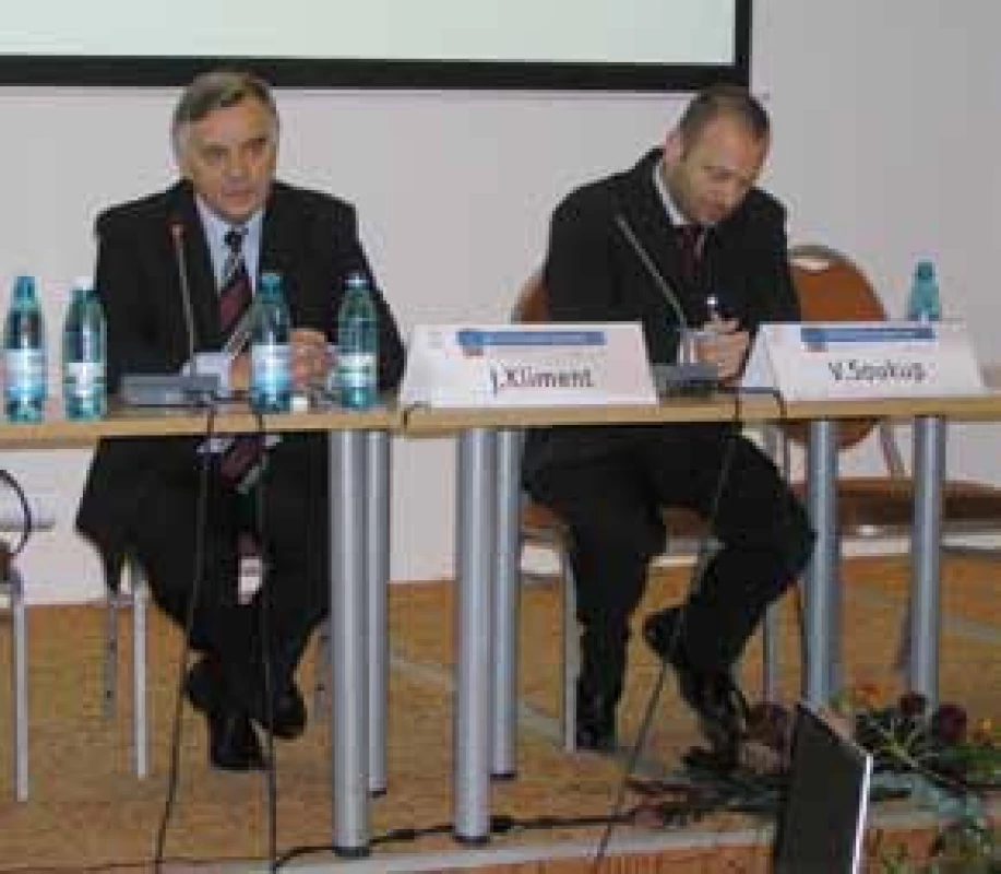 Viktor Soukup (VFN Praha, vpravo) byl nejmladším předsedajícím panelu. Společně s ním předsedal prof. Ján Kliment (Martin, SR), mj. i předseda Slovenské urologické společnosti