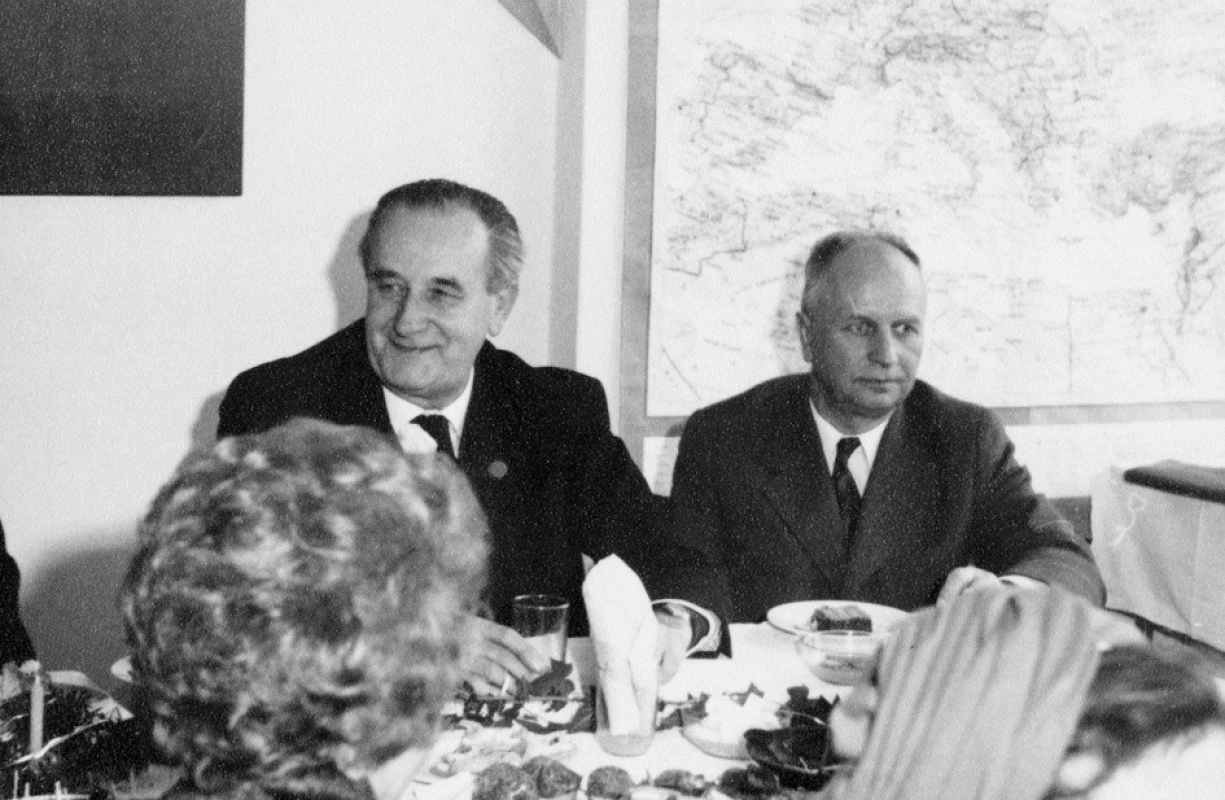 Skála Apolinářský (60./70. léta s profesorem Dobiášem).