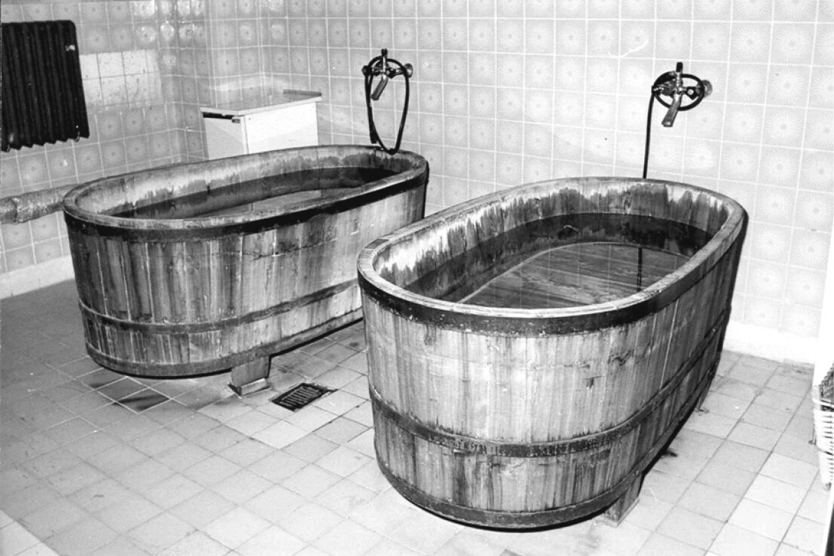 Původní vany k aplikaci přísadové koupele.