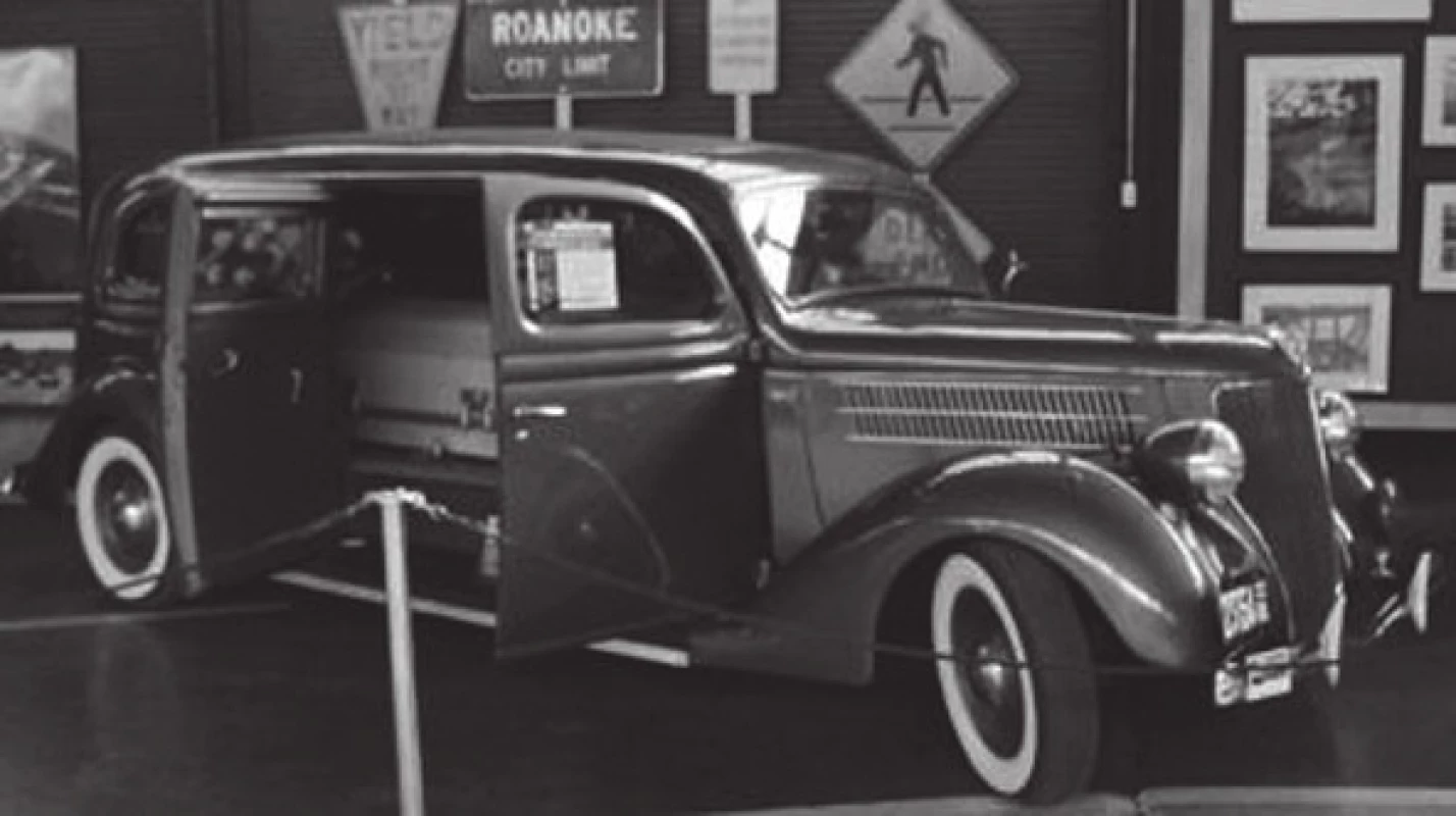 Kombinovaný automobil ambulance/pohřební vůz, Siebert Ford, 1936 (The Virginia Museum Of Transportation, Roanoke Virginia, USA)