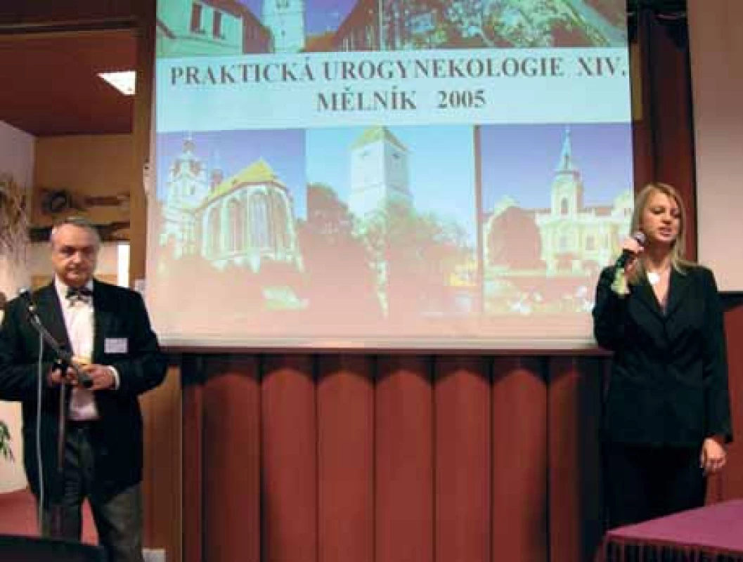 MUDr. J. Zmrhal, CSc., předseda Urogynekologické společnosti, a Ing. H. Bílková, zástupkyně společnosti Pfizer, při zahájení konference.