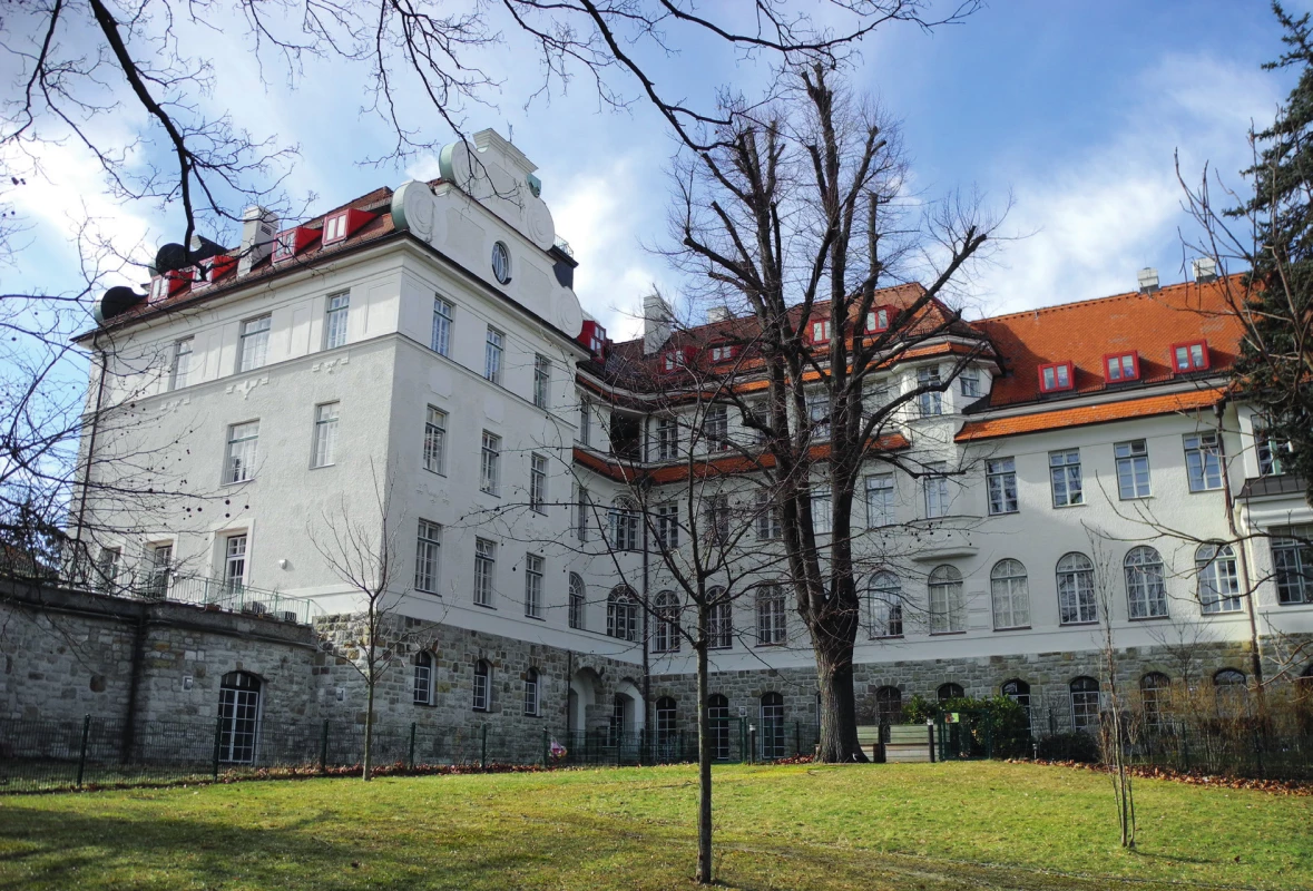Současná podoba budov Ústavu ve Vídni-Glanzingu